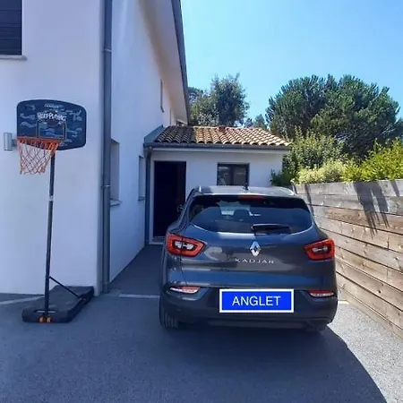 : Avec Terrasse à 3 Kms Des Plages